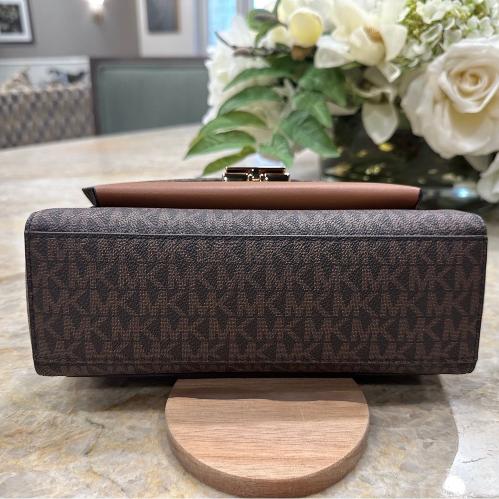 ❗️SOLD ❗️Michael Kors Lita Medium Monogram Shoulder Crossbody Bag - Picture 4 of 12